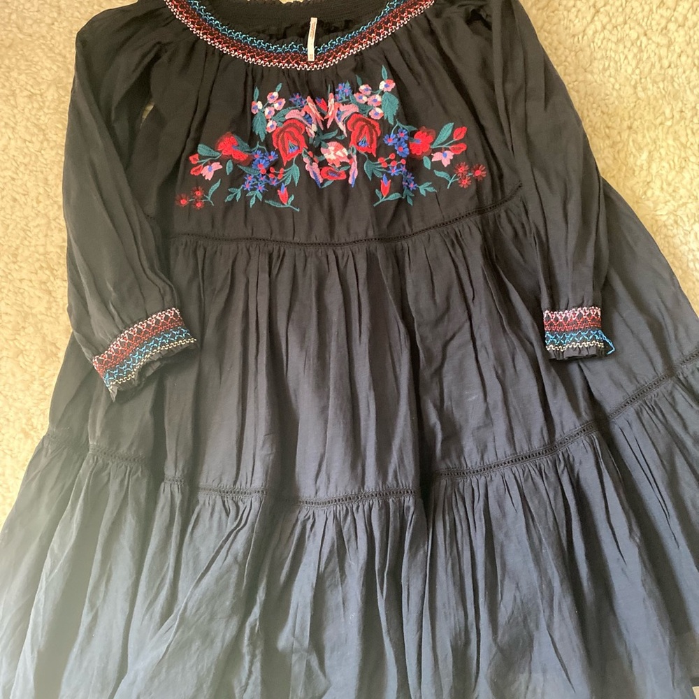 Free people dress.  Black color in size xs   Perfect for pregnancy too ♥️